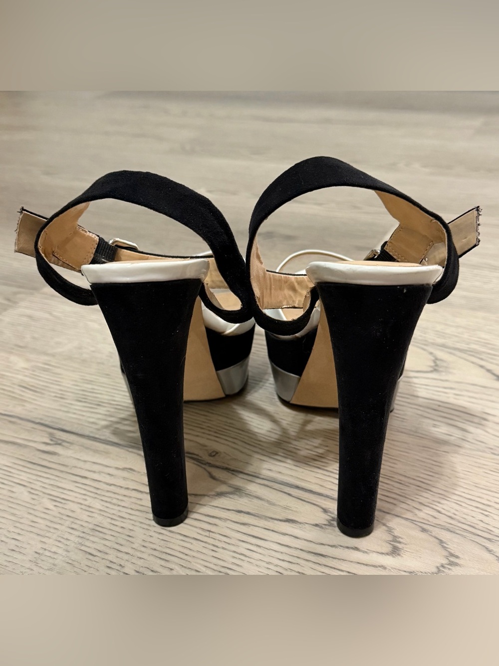 LUICHINY Platform 6 Inch Heels In Black & White Color Block Size 9 Worn ONCE - Picture 4 of 9